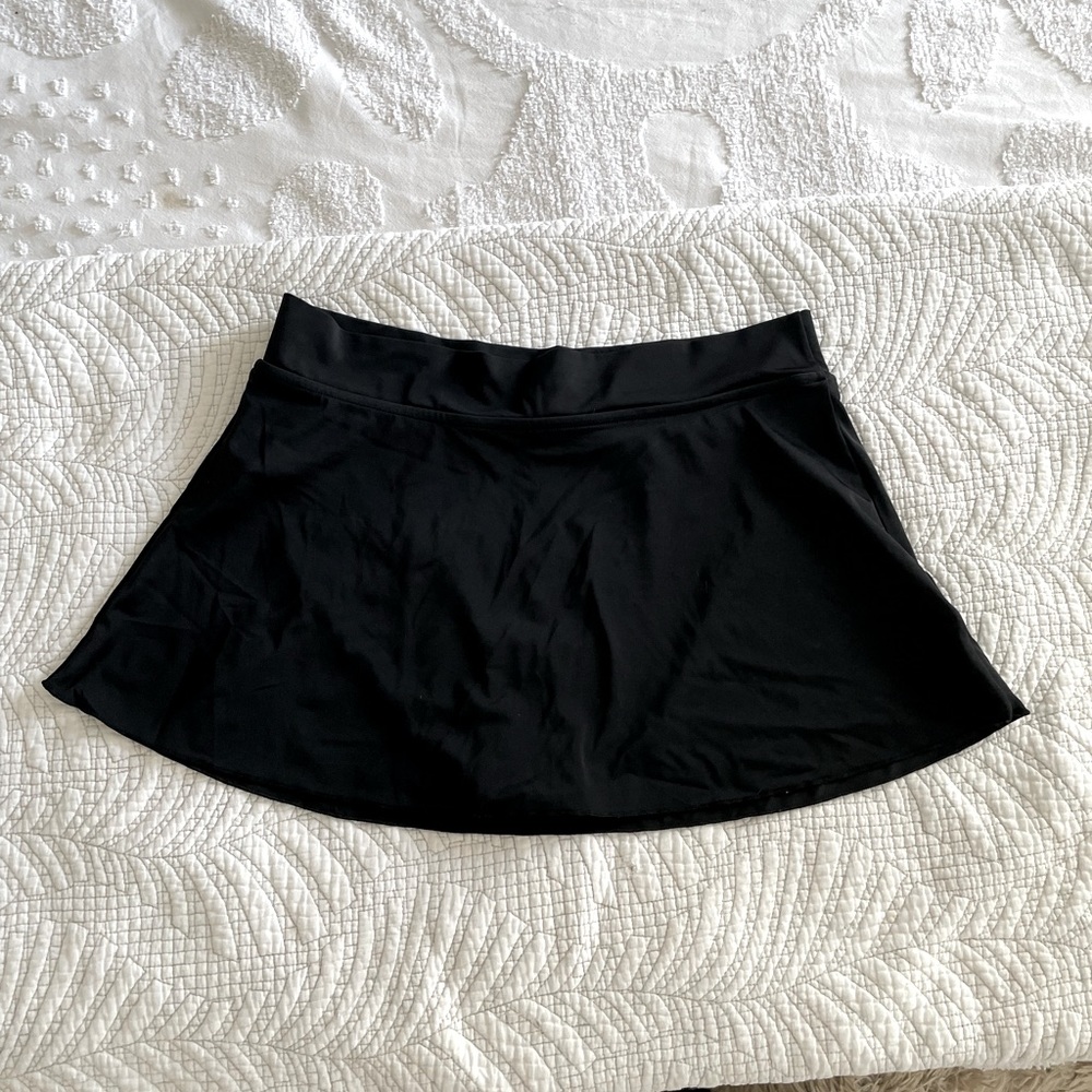 NWOT DSG Swim/Workout Skirted Bottoms